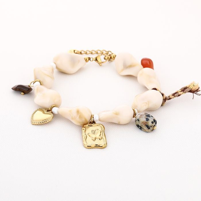 Beige kralenarmband met bedels