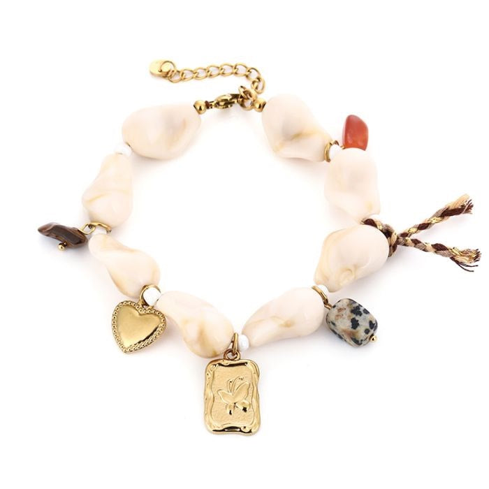 Beige kralenarmband met bedels