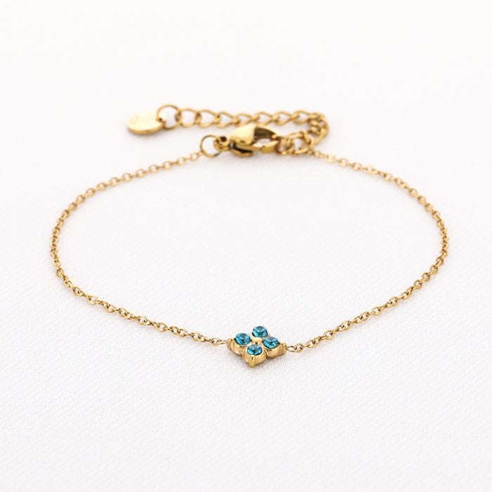 Klaver met blauwe steentjes armband goud