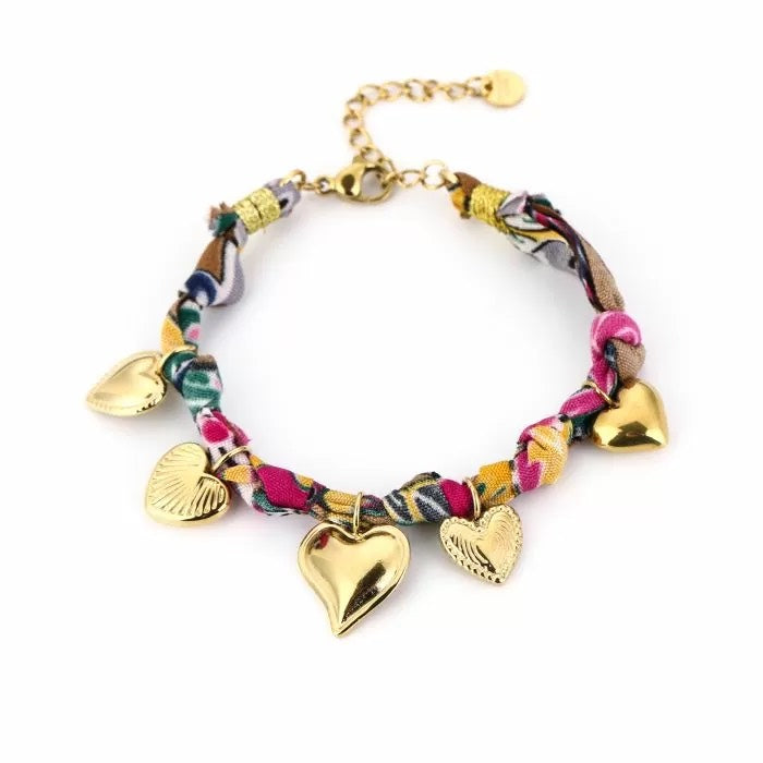 Gevlochten armband met bedels hart goud