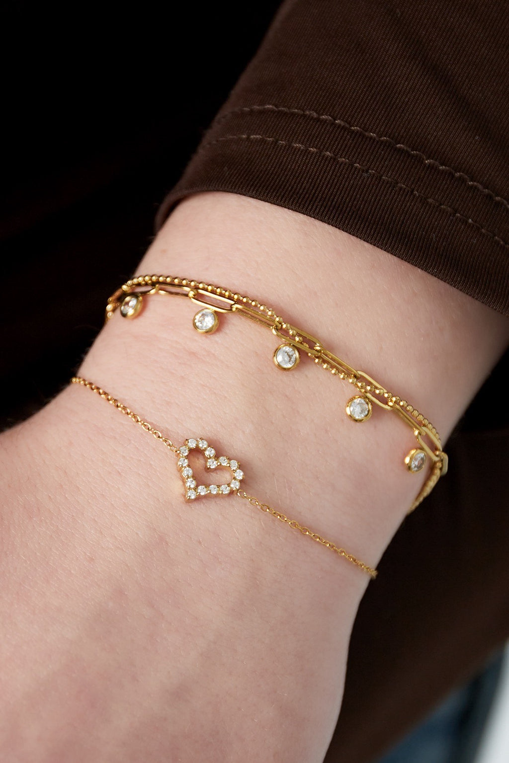 Armband met strass steentjes en hartje goud