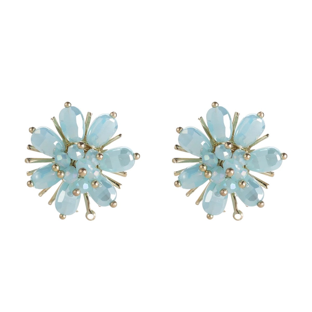 Lichtblauwe kralen bloem oorknopjes
