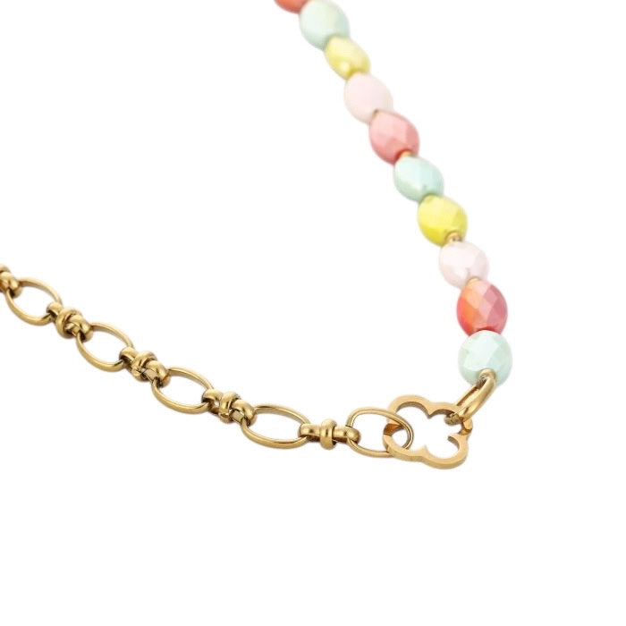 Stenen met schakel ketting